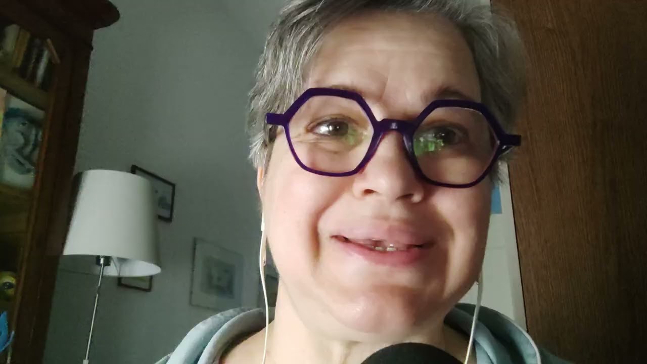 Asmr - bottiglietta acqua e pissi pao per Arianna 