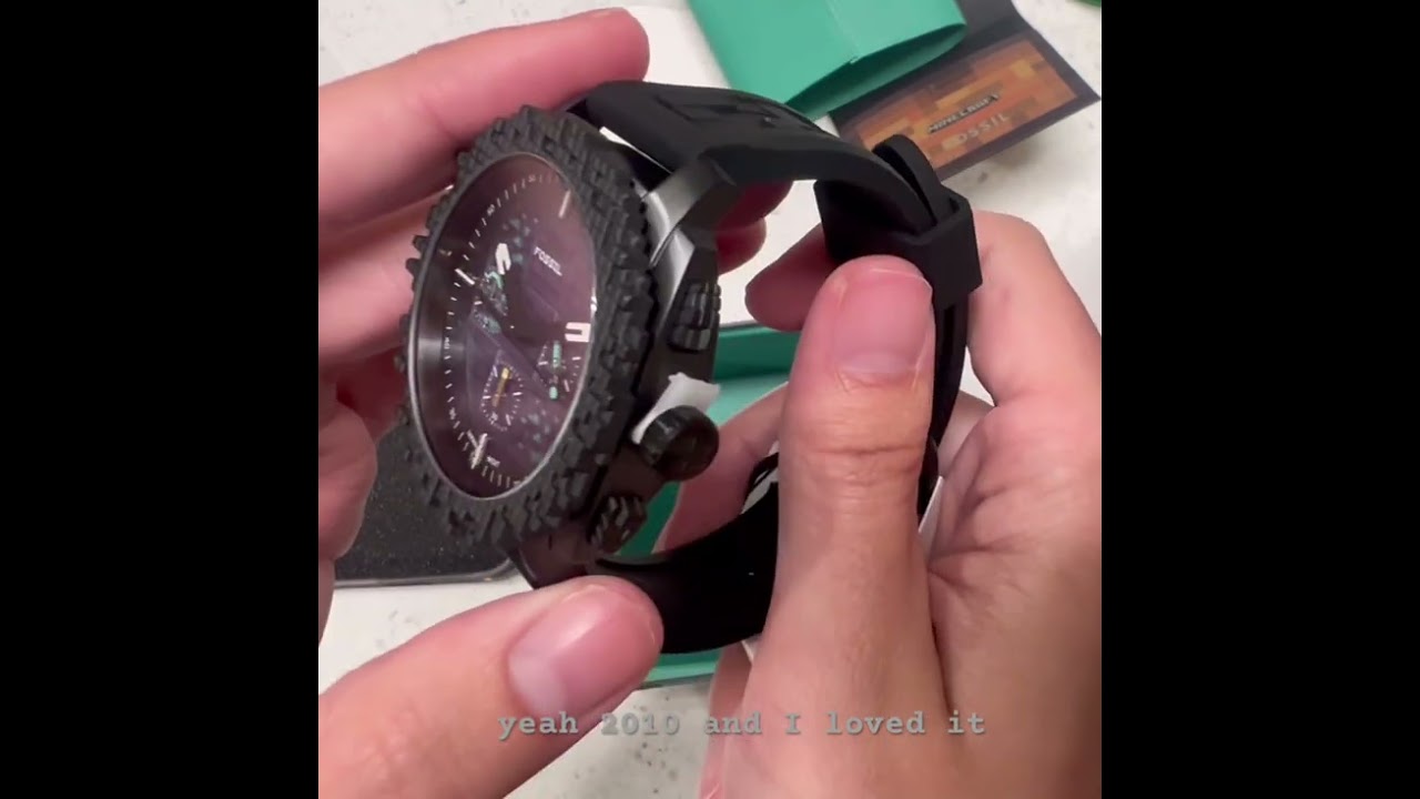 Unboxing the Fossil X Minecraft Watch- Deepslate version.