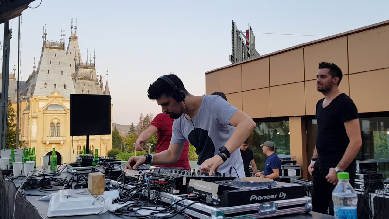 Mirco Anek b2b Bug closing @ Rave on the Rooftop Palas Iasi, Romania wall street