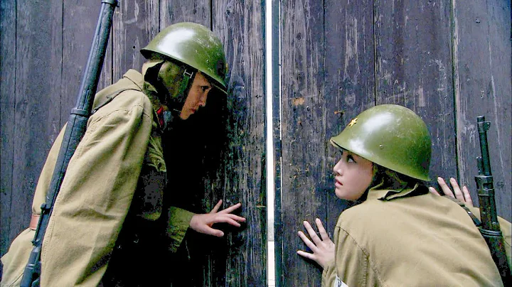 女特工打暈日軍士兵，換上他們的衣服準備悄悄逃走！絲毫不知道門外有什麼危險！ - 天天要聞