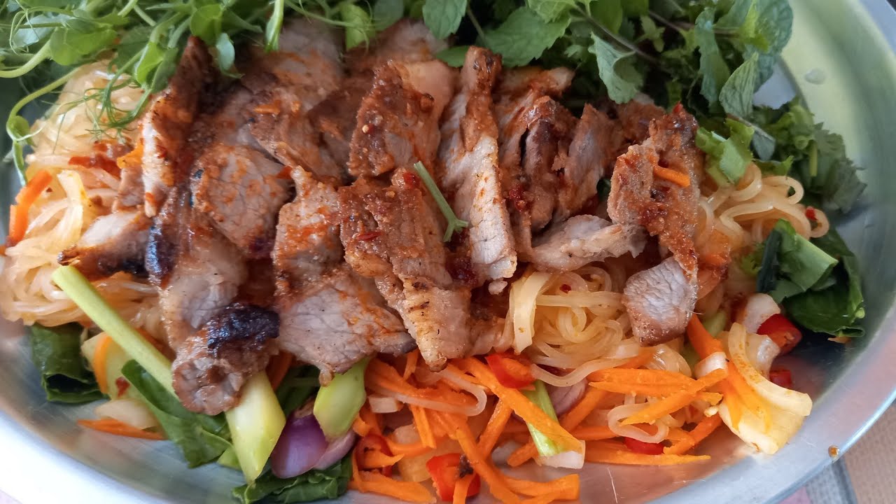 มันอร่อยมาก ยำเล้นเล็กคอหมูย่าง  @กินกับป้าเล็ก #mukbang 