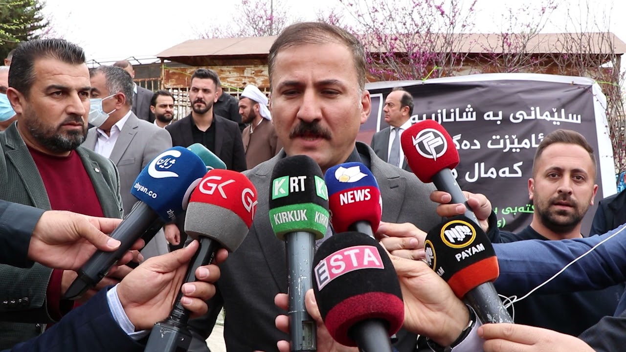 د.سۆران بەشداری لە مەراسیمی بەخاکسپاردنی د.کەمال مەزهەر دەکات