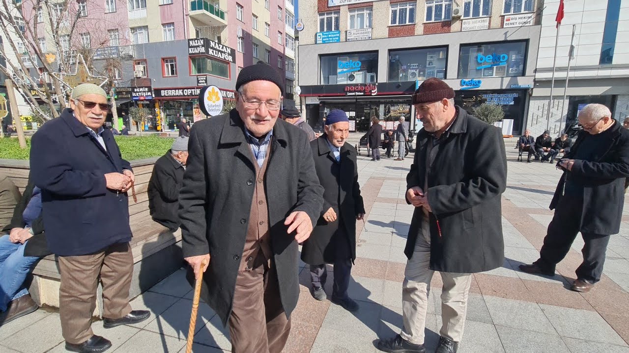 Sultanbeyli Meydanı: Adeta Erkekler Cumhuriyeti! 🚶‍♂️🧔