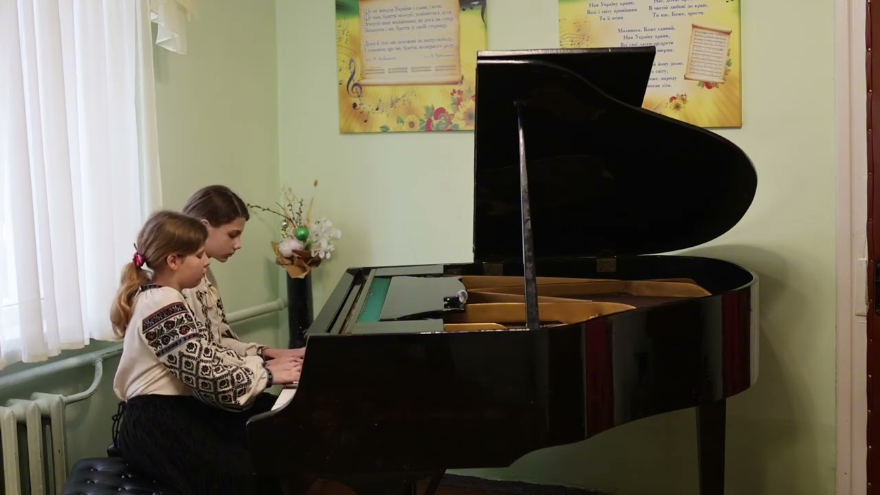 Кирило Момот—«Їхали козаки»;аранжування—Тетяни Афанасенко.Виконують Ельвіра Вовчук та Софія Басараб.