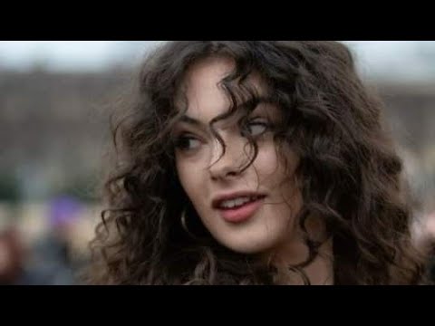 وحشتني عدد نجوم السما وحشتني عدد كلام الهوى وحشتني في كل يوم انما وحشتني اكتر و احنا سوا