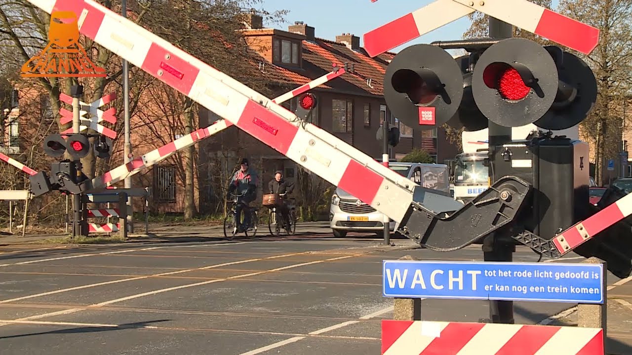DUTCH RAILROAD CROSSING - Haarlem - Pijlslaan