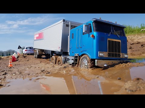 INFINITI QX56 вытаскивает застрявший грузовик из грязи! 405 сил и 4x4. OFFroad rc