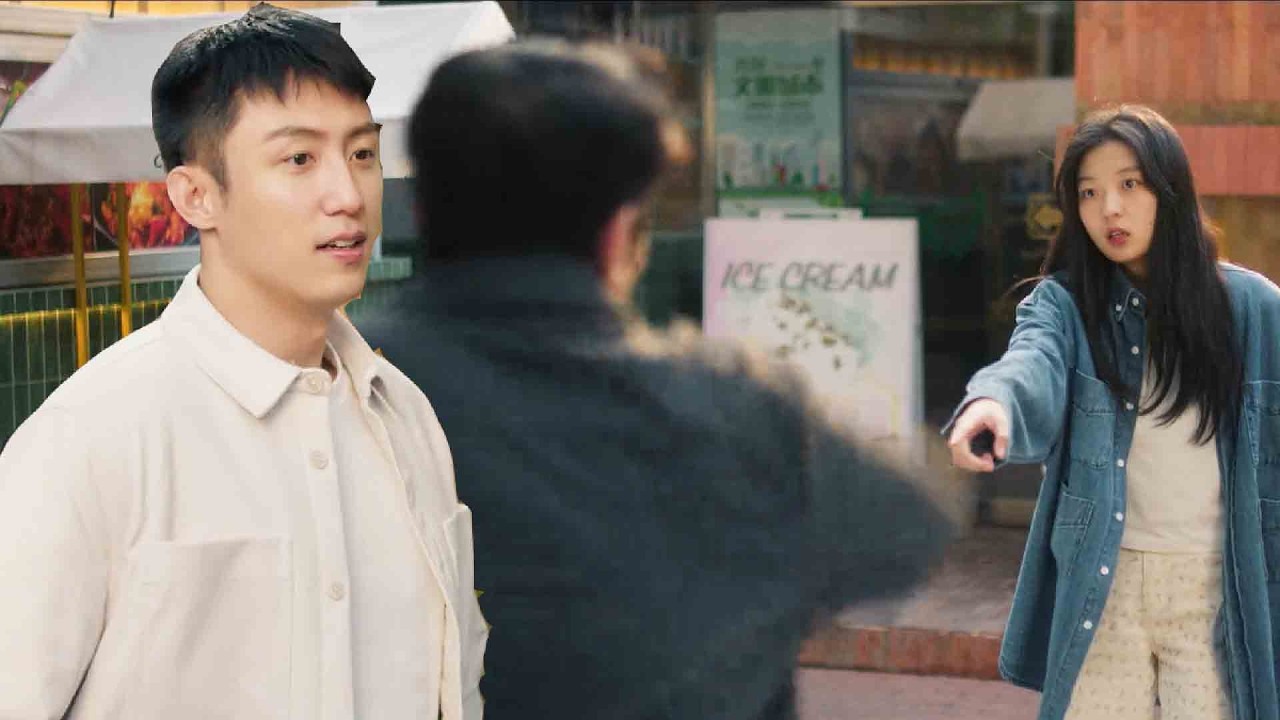 ❄【MOVIE】灰姑娘抓小偷，路過的帥小夥被她吸引，對她一見鍾情，主動要的聯絡方式！ #好看中国电视剧 #爱情