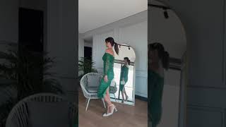 Büyüleyici Yeşil Uzun Kollu Tül Detaylı Straplez Elbise Şıklığın Tanımı