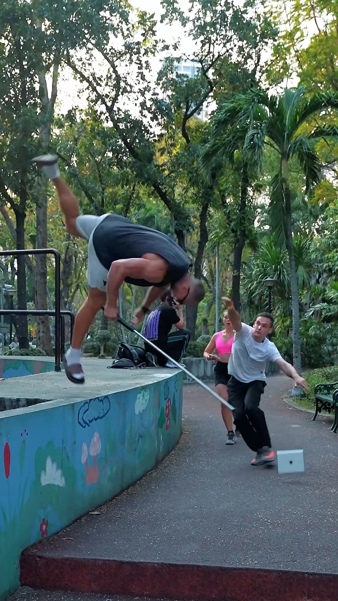 Parkour Athlete Pretends to Be a Blind Person??‍?‍➡️ #kiryakolesnikov #prank #parkour #funny