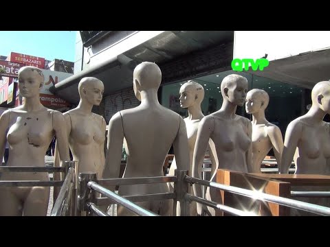INSOLITA MARCHA DE MANIQUIES EN LA PEATONAL DE QUILMES