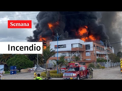 Cuatro personas en hospitales deja voraz incendio en Fábrica de colchones de Cota