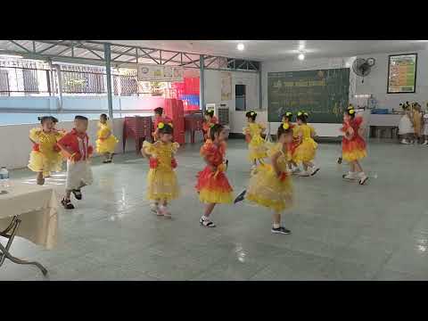 Video Nắng sân trường - Lớp 1.4 - Trường Tiểu học Phước... - YouTube