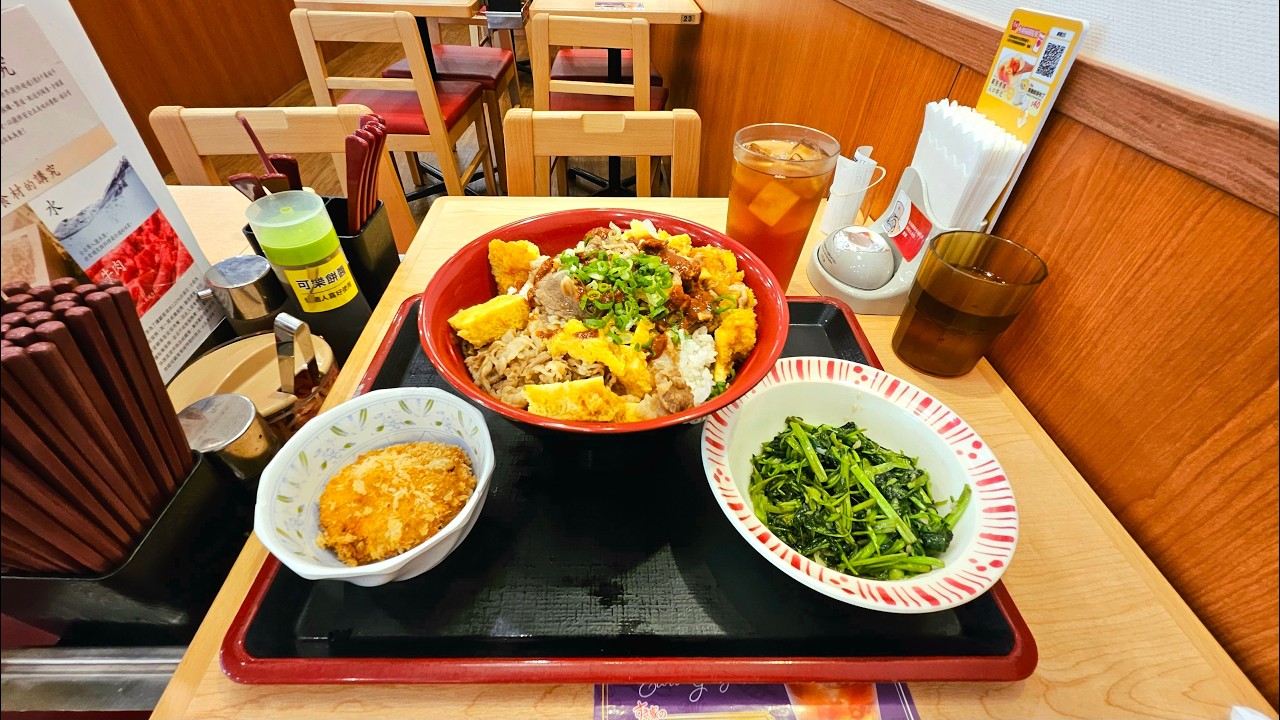 Eating Huge Spicy Mala Gyudon at Popular Japanese Chain