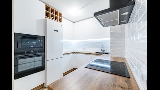 П-образная кухня из акрила. Кухня белого цвета в скандинавском стиле. Project 102
