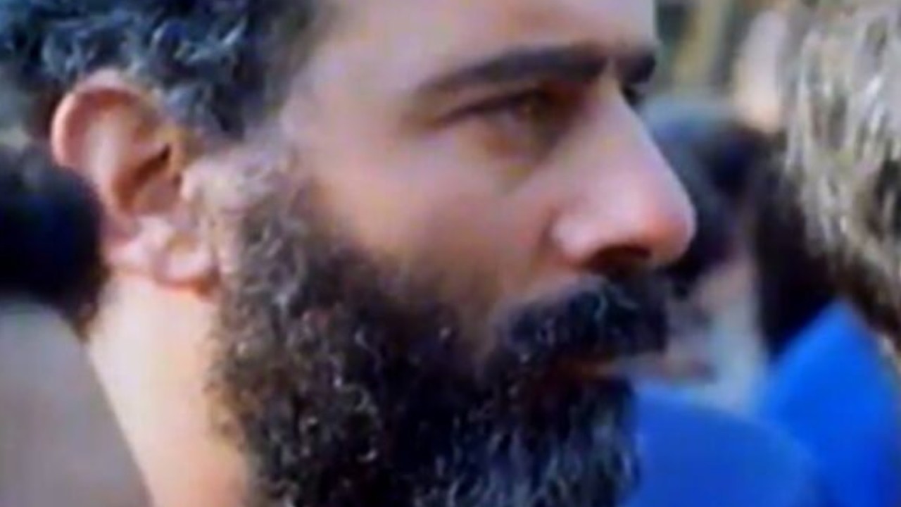 Ο στιχουργός που άλλαξε το Ελληνικό τραγούδι – Βρέθηκε νεκρός στο διαμέρισμά του μετά από μέρες! – Video