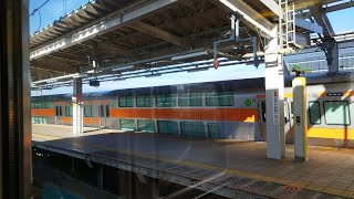 試9890M E233系 H56編成(グリーン車組み込み) 東海道貨物線試運転 試運転列車が警笛を鳴らしながら東小金井駅1番線を通過するシーン