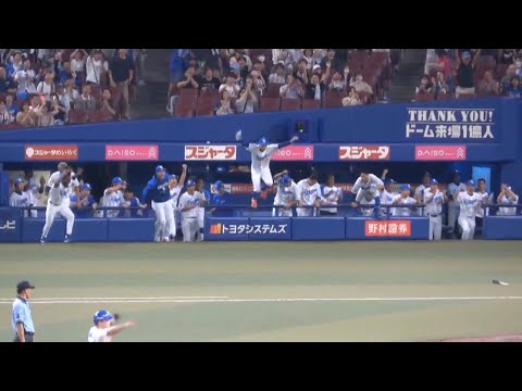 延長12回宇佐見のサヨナラタイムリーの瞬間！！ベンチ前に全員集合して応援する！