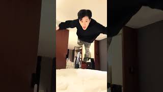 여기까지 오느라 수고했고 아이콘이 재미있는 콘서트 하나 보여줄게