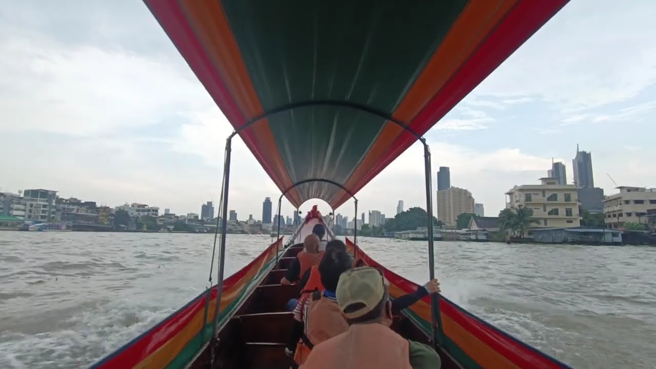 【チャオプラヤー川】ロングテールボートでバンコクの運河を出た先がワット・ポーでした。そこからサトーンの船着場までの動画★17Nov2024
