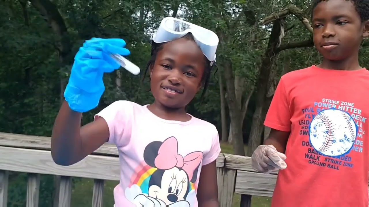 Mya and Amar'e Test Out an Experiment From a Chemistry Set!! (Throwback) 