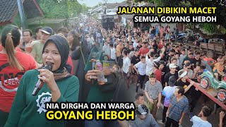 TAK MAU KETINGGALAN NIA DIRGHA TERIAK GOYANG HEBOH BARENG KERABAT DANGDUT JALANAN IRAMA DOPANG