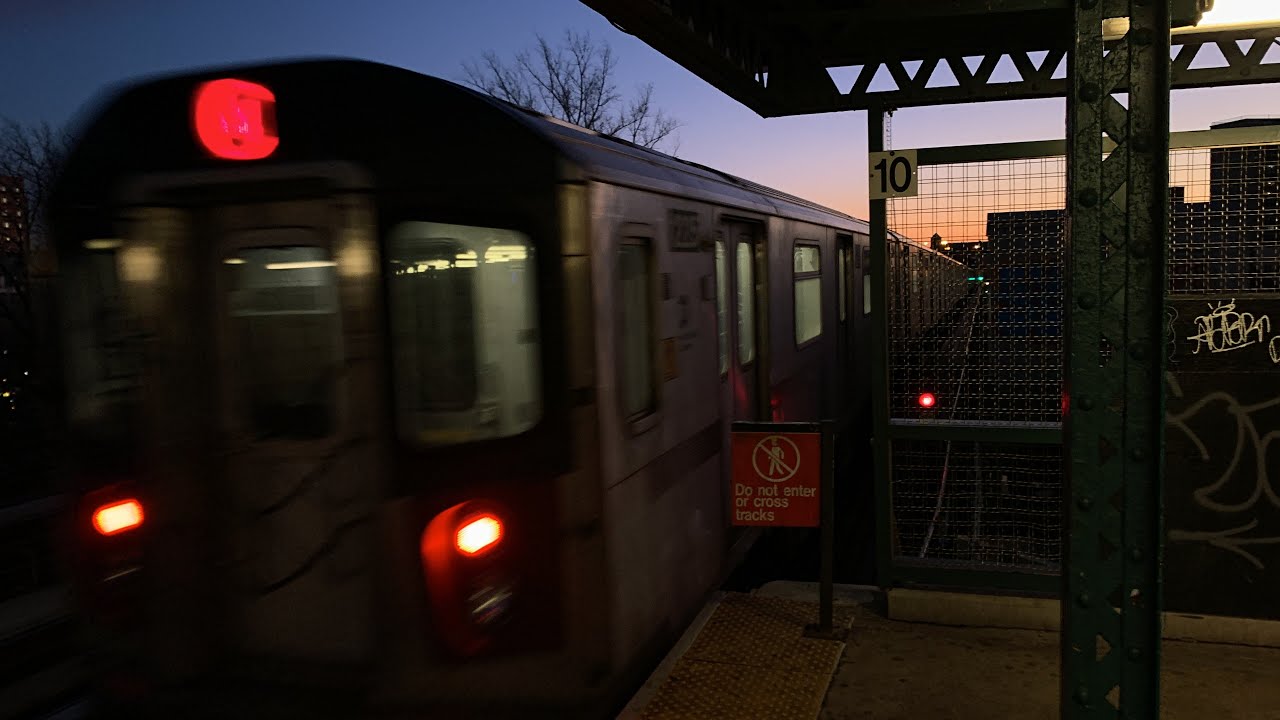 IRT Jerome Avenue Line R142 and R142A (4) Trains Mosholu Parkway