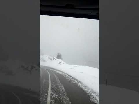 ادكار طريق مفتوح لكن خطير جدا ثلوج و ضباب