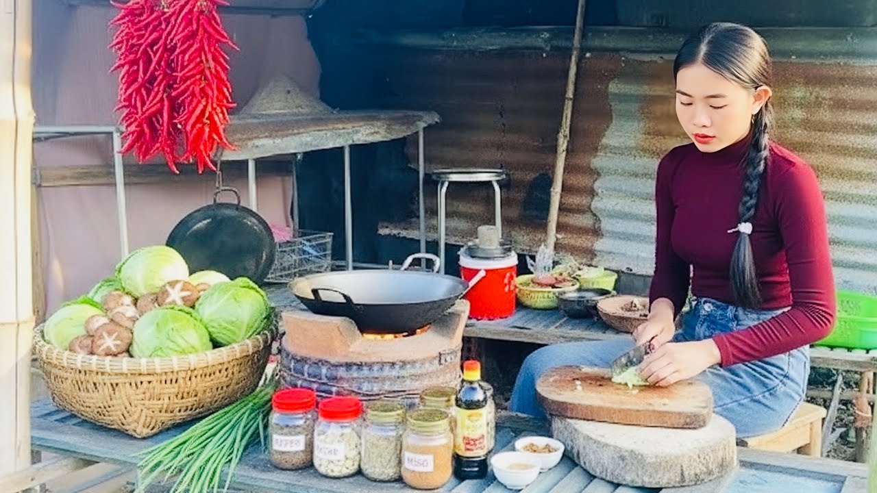 Countryside Life: Stir-Fried Cabbage with Shiitake Mushrooms & Pepper-Braised Straw Mushrooms 