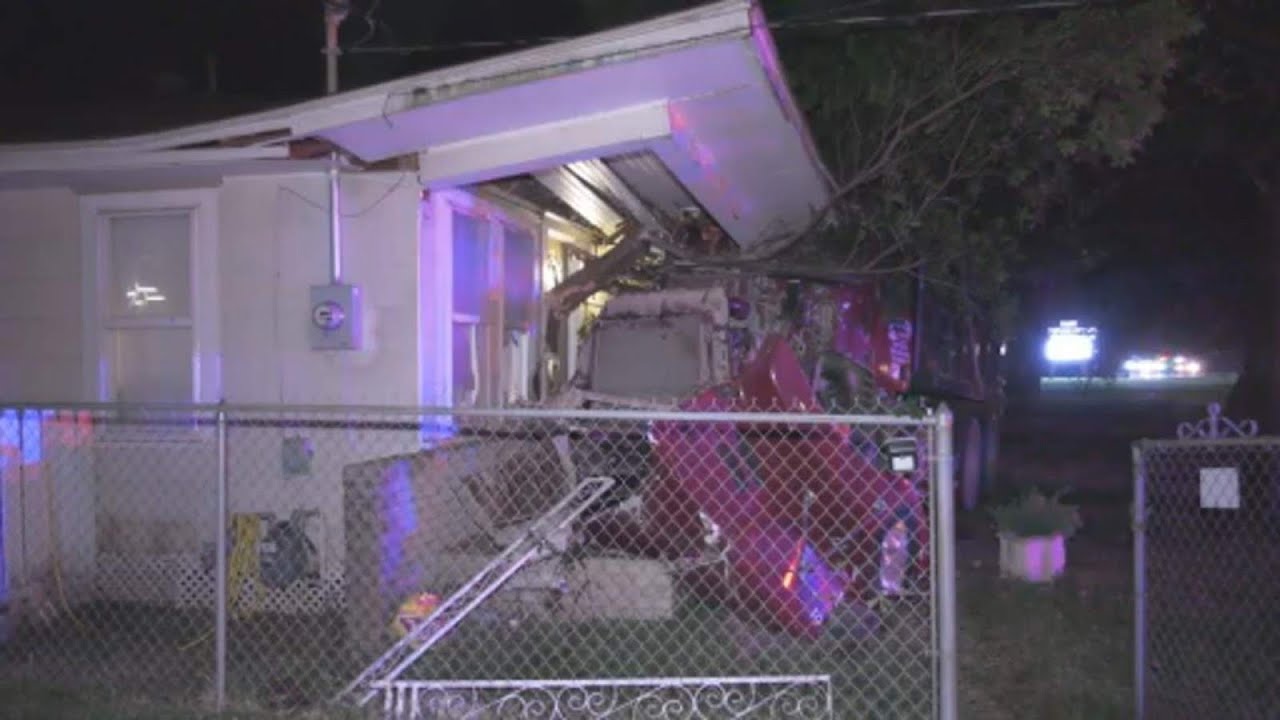 Dump truck crashes into home - YouTube