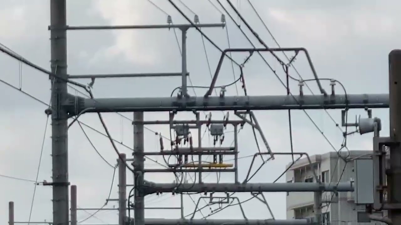 町屋駅〜千住大橋駅と千住大橋駅〜町屋駅間を通過する京成3000形です。