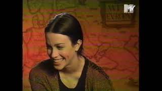 Alanis Morissette gets interrupted by a phone