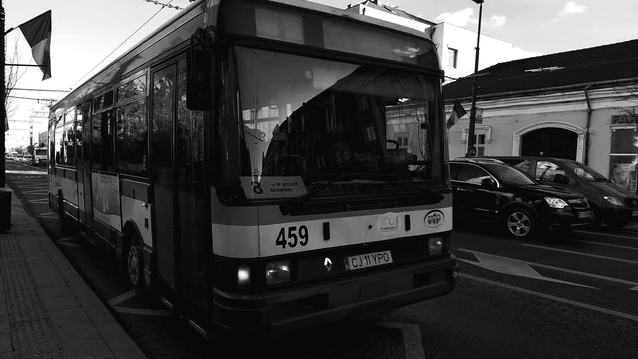 O statie cu unul din ultimele Renault R312 (459)  ramase in Cluj-Napoca, pe linia 8.