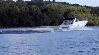 Cruisers Yachts 4270 Express