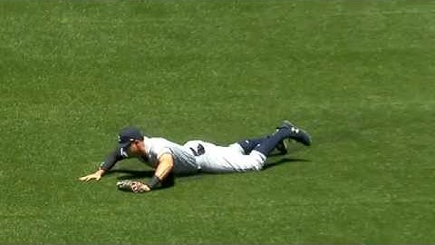 Aaron Judge makes a smooth diving catch in right
