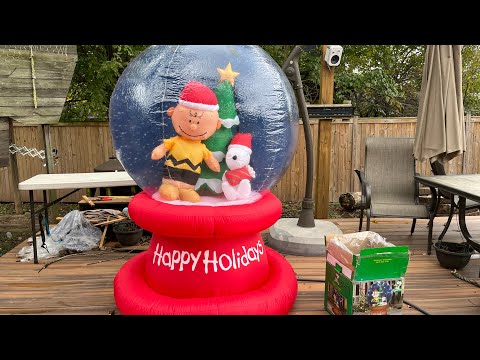 Gemmy 2010 6FT Tall Airblown Inflatable Charlie Brown Snoopy Snow Globe BRAND NEW