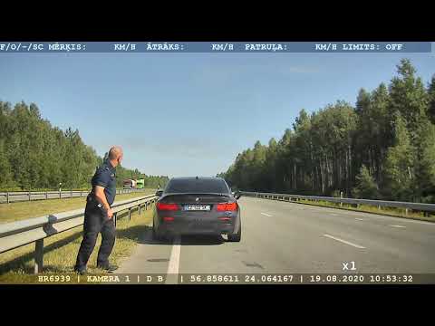 Video: Ilze Liepa iebrauca ceļu policijas automašīnā