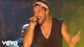 Смотреть клип Ricky Martin - Pégate