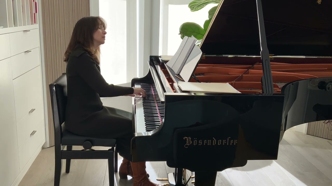 Bach Lullaby? This piano version of Sarabande from Cello Suite 1 certainly sounds like one.