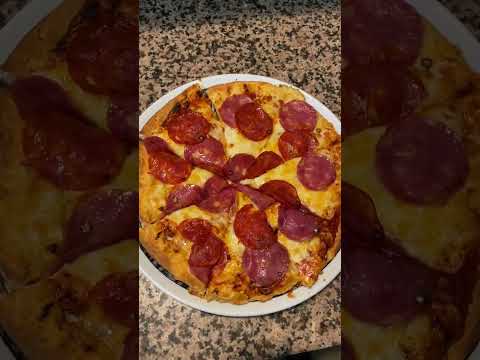 Pizza mit Salami