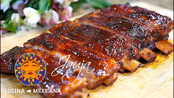 ¿A qué temperatura se cocinan las costillas durante la noche?