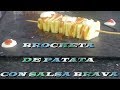 brocheta de patata con salsa brava