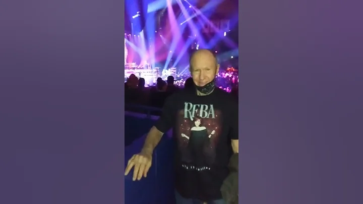 #211139 Kenneth Schenatzki at Reba McEntire concer...