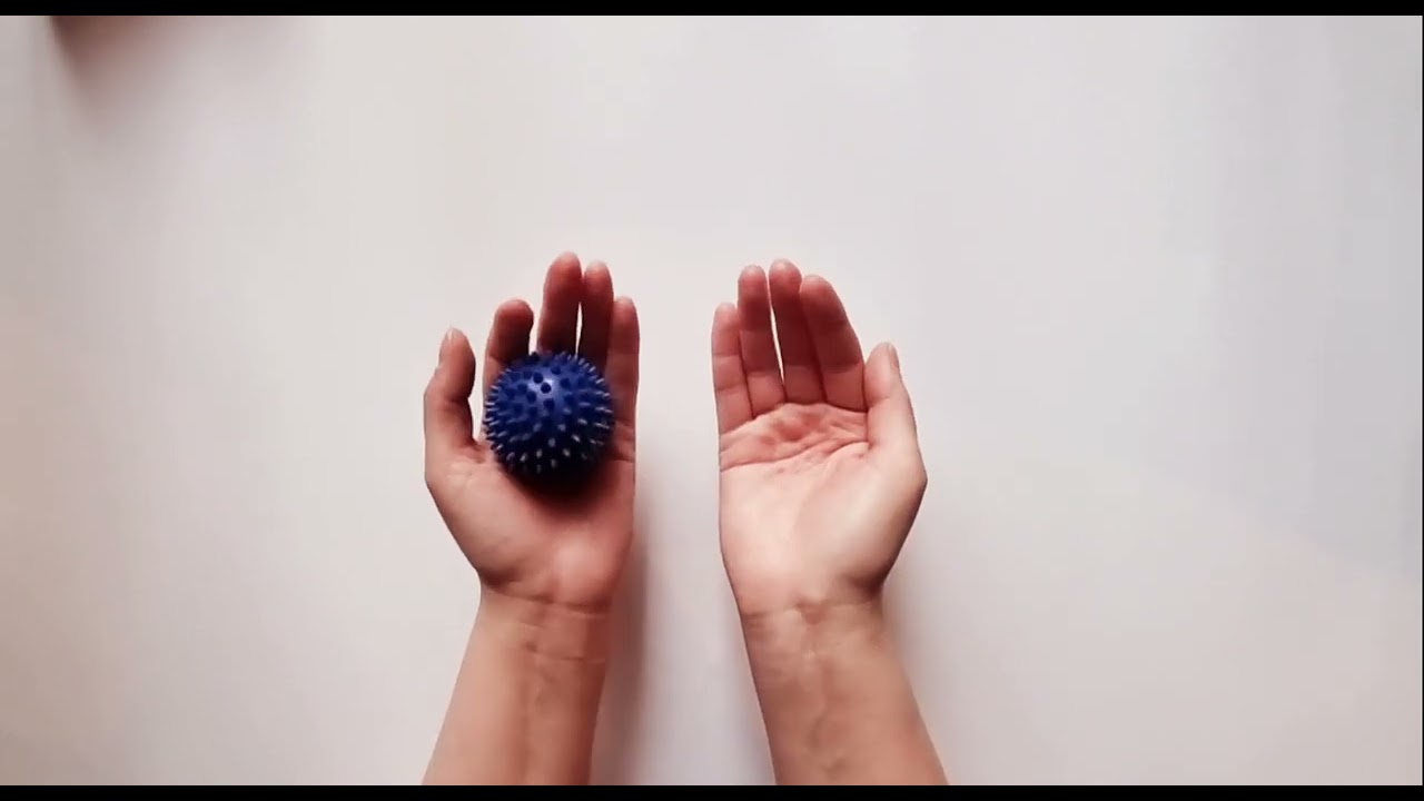 Вправа з масажним м'ячиком 