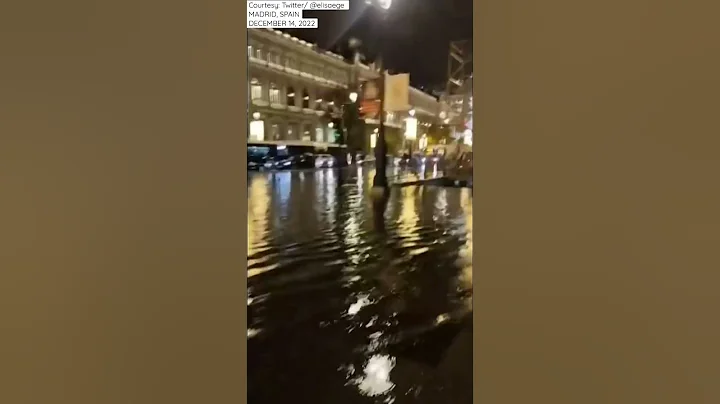 Waist-deep floodwaters in Madrid metro after storm...