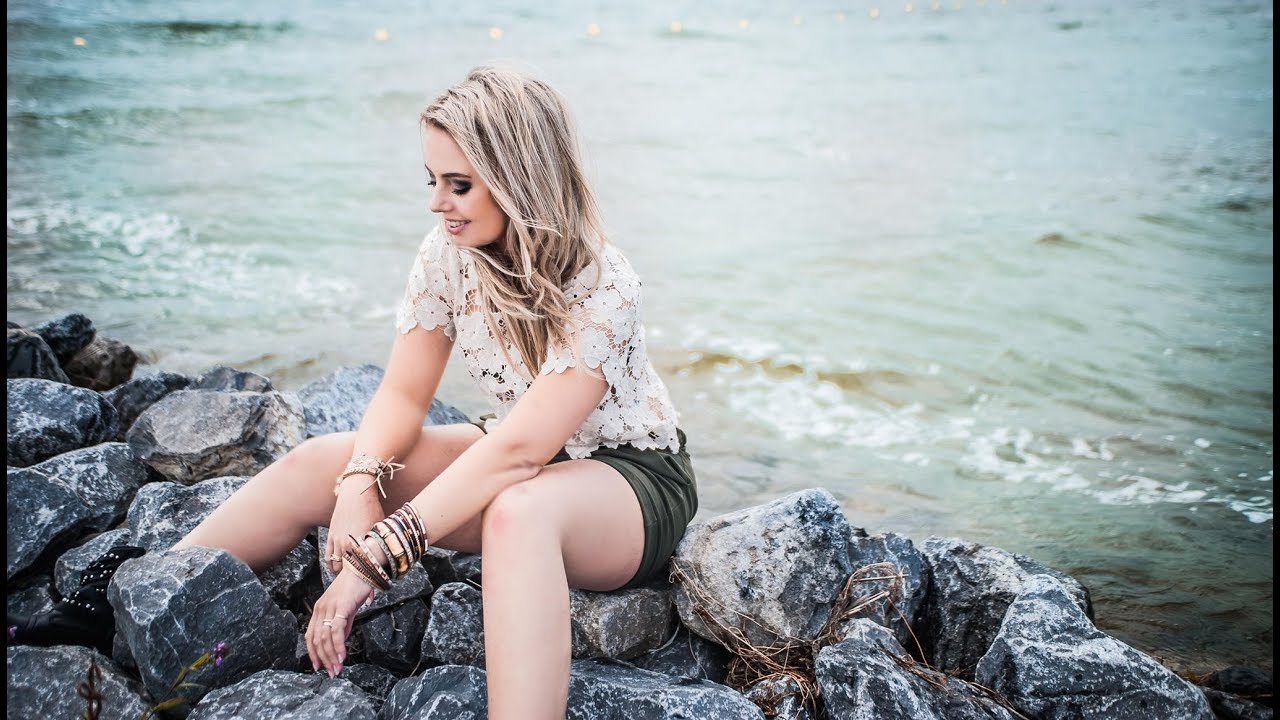 Aukje Fijn - Fluisterend hoor ik de wind