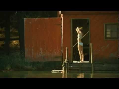 Сцена Изнасилования Сары Пэкстон В Лесу – Последний Дом Слева (2009)