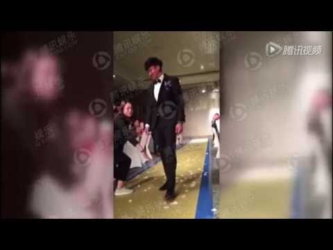 20 婚礼内场 新娘弟弟将姐姐交到何润东手里