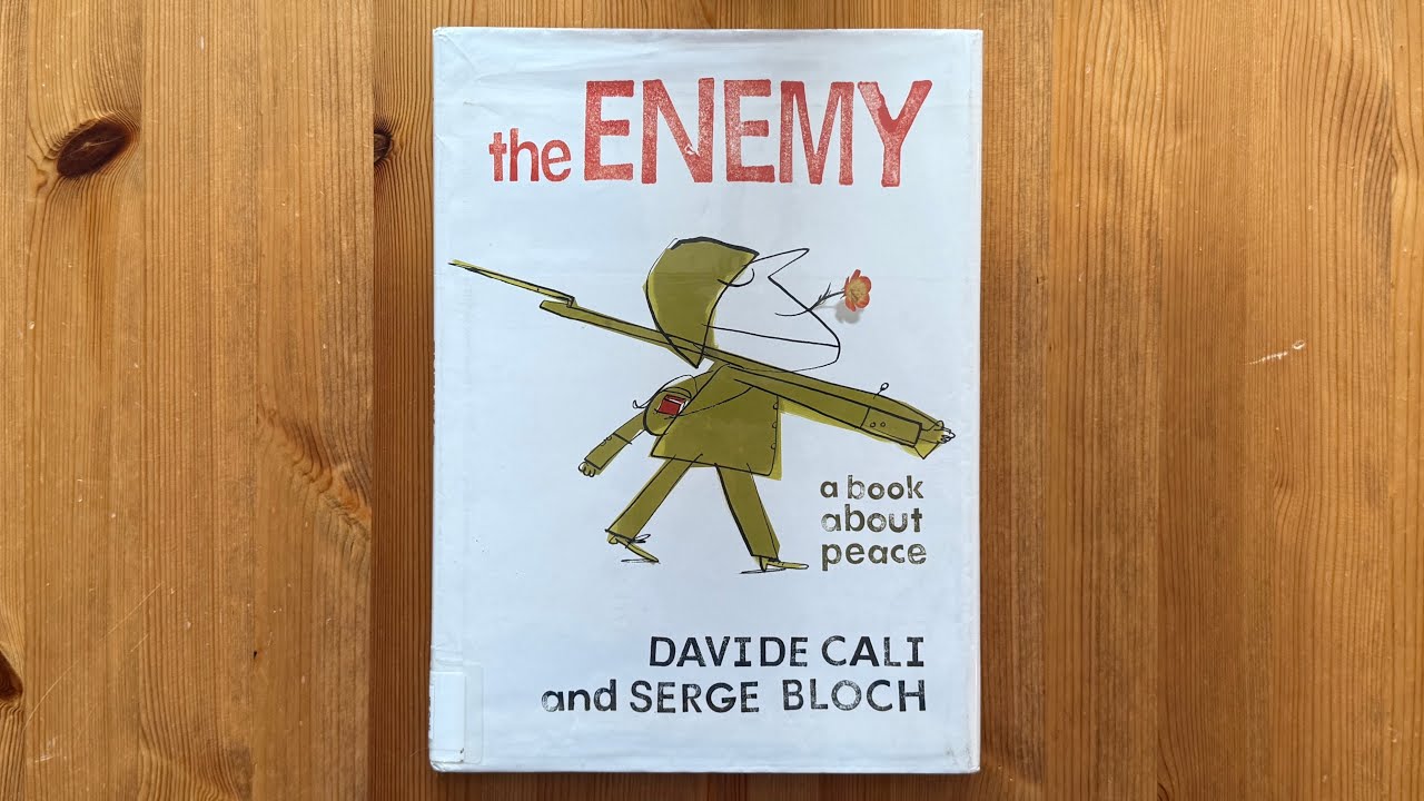 Эш читает книгу Давиде Кали «Враг» с иллюстрациями Сергея Блоха.