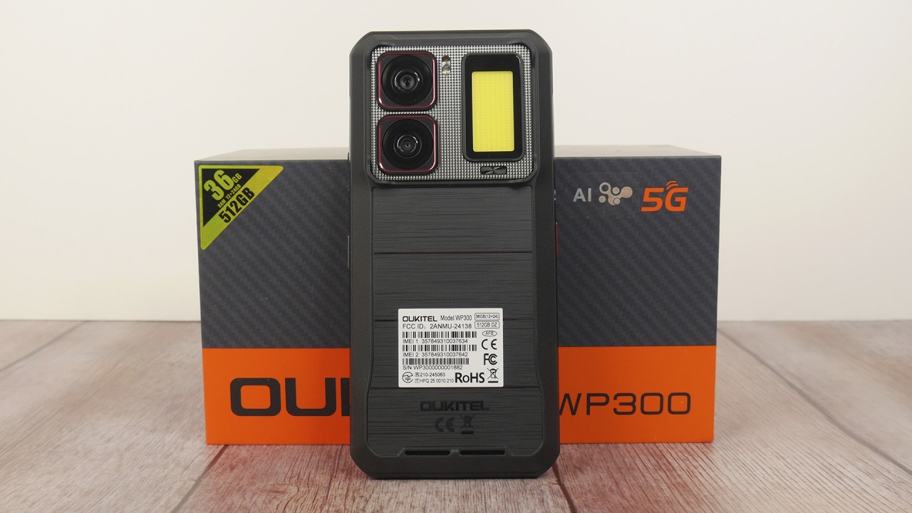 Oukitel WP300 - модульний захищений смартфон з ліхтарем!